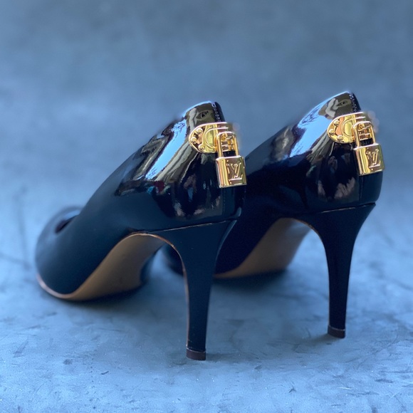 Louis Vuitton Shoes - LOUIS VUITTON patent leather lock pumps